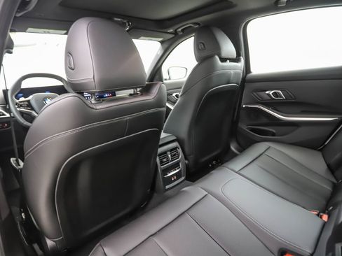 Used 2025 BMW 330i xDrive Sedan w/ Convenience Package image 21