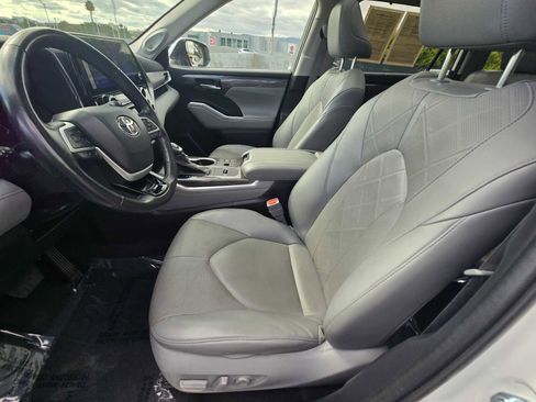 Used 2023 Toyota Highlander Platinum image 28