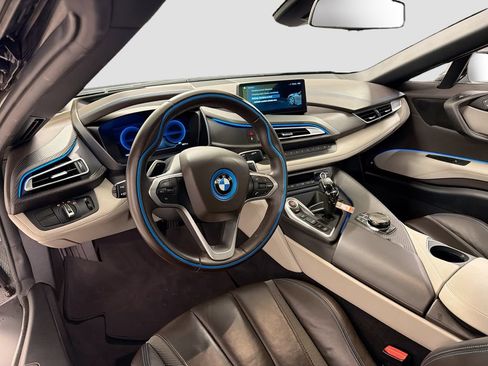 Used 2019 BMW i8 Roadster AWD/4WD image 4