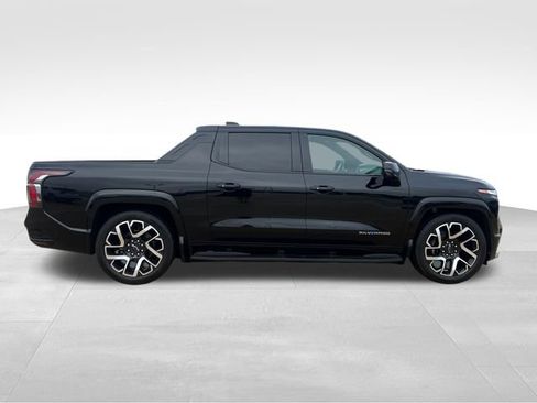 Used 2024 Chevrolet Silverado EV RST AWD/4WD image 8