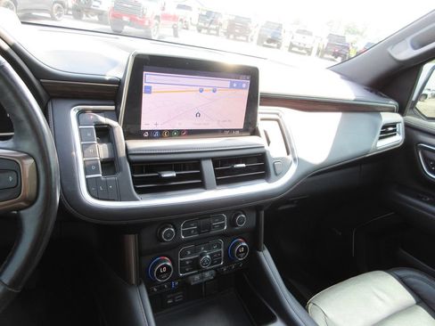 Used 2021 Chevrolet Suburban High Country w/ Premium Package 2 AWD/4WD image 36