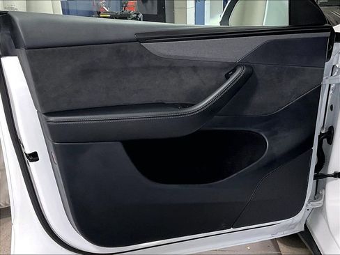 Used 2026 Tesla Model Y AWD image 9