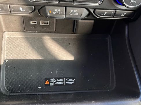 Used 2021 Chevrolet Suburban Z71 image 5