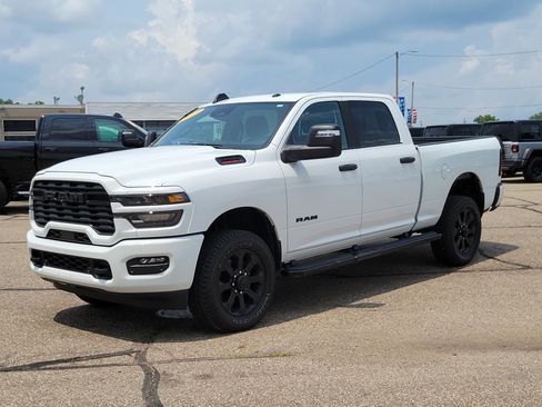 Used 2025 RAM 2500 Big Horn AWD/4WD image 2