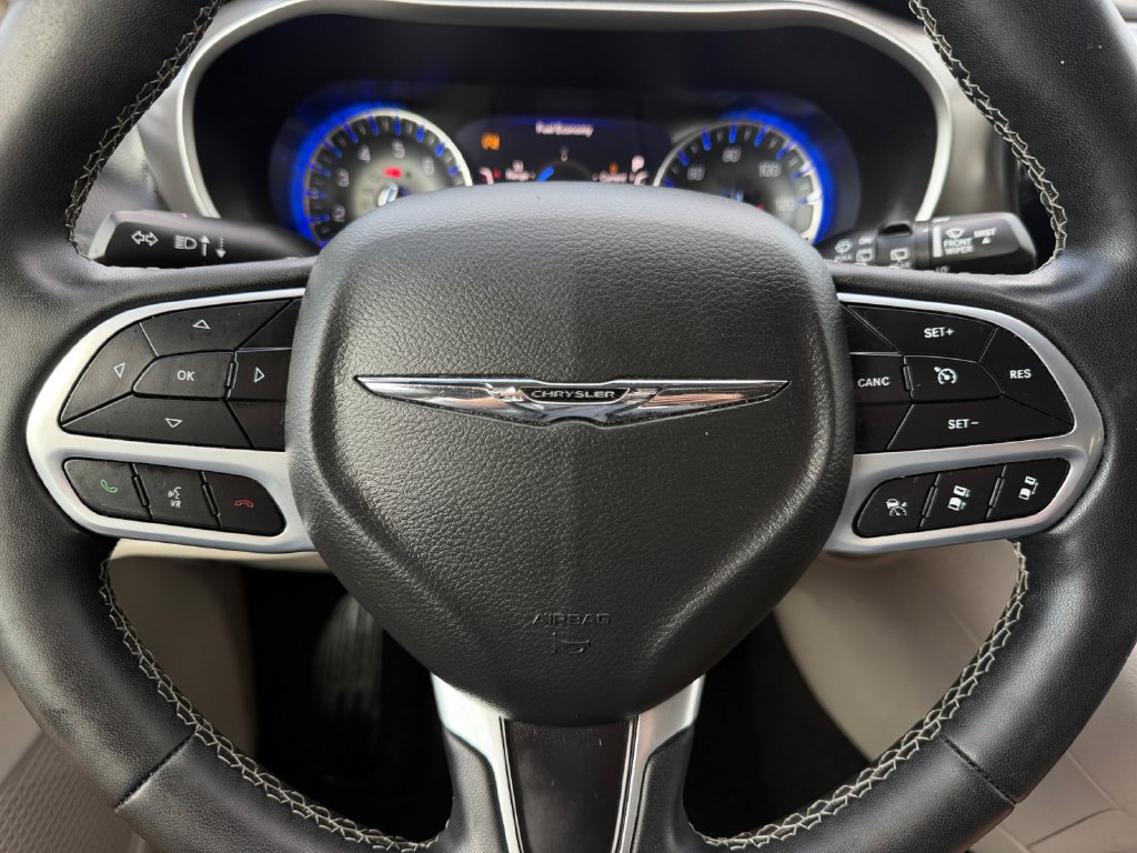 Used 2022 Chrysler Pacifica Touring-L FWD image 26