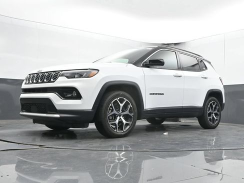 Used 2025 Jeep Compass Limited AWD/4WD image 42