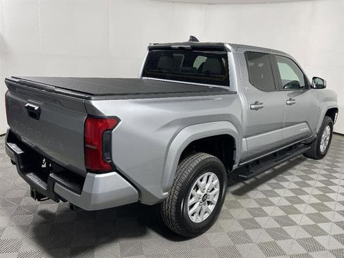 Used 2025 Toyota Tacoma SR5 AWD/4WD image 8
