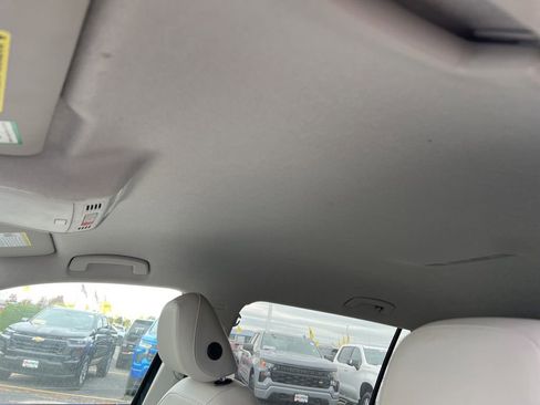 Used 2021 Volkswagen Tiguan SE image 11