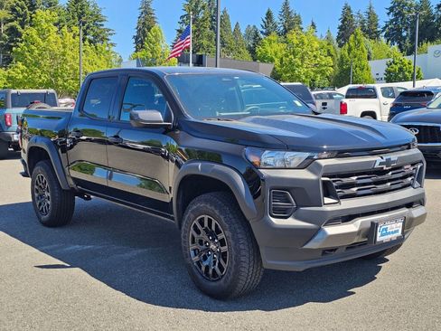 Used 2025 Chevrolet Colorado Trail Boss AWD/4WD image 3