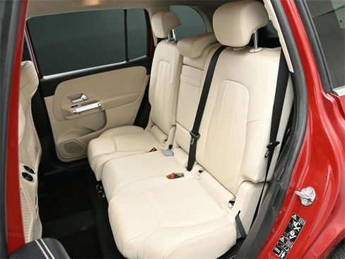 Used 2020 Mercedes-Benz GLB 250 w/ Premium Package image 14