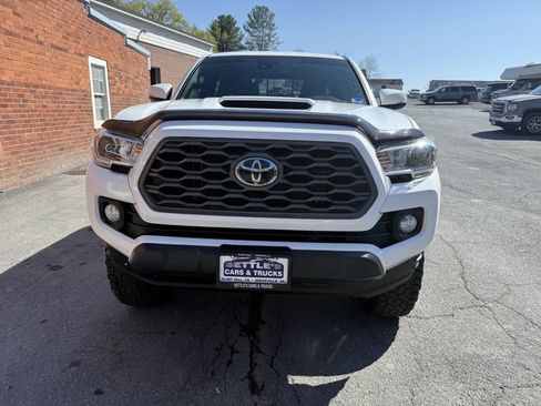 Used 2020 Toyota Tacoma TRD Sport AWD/4WD image 3