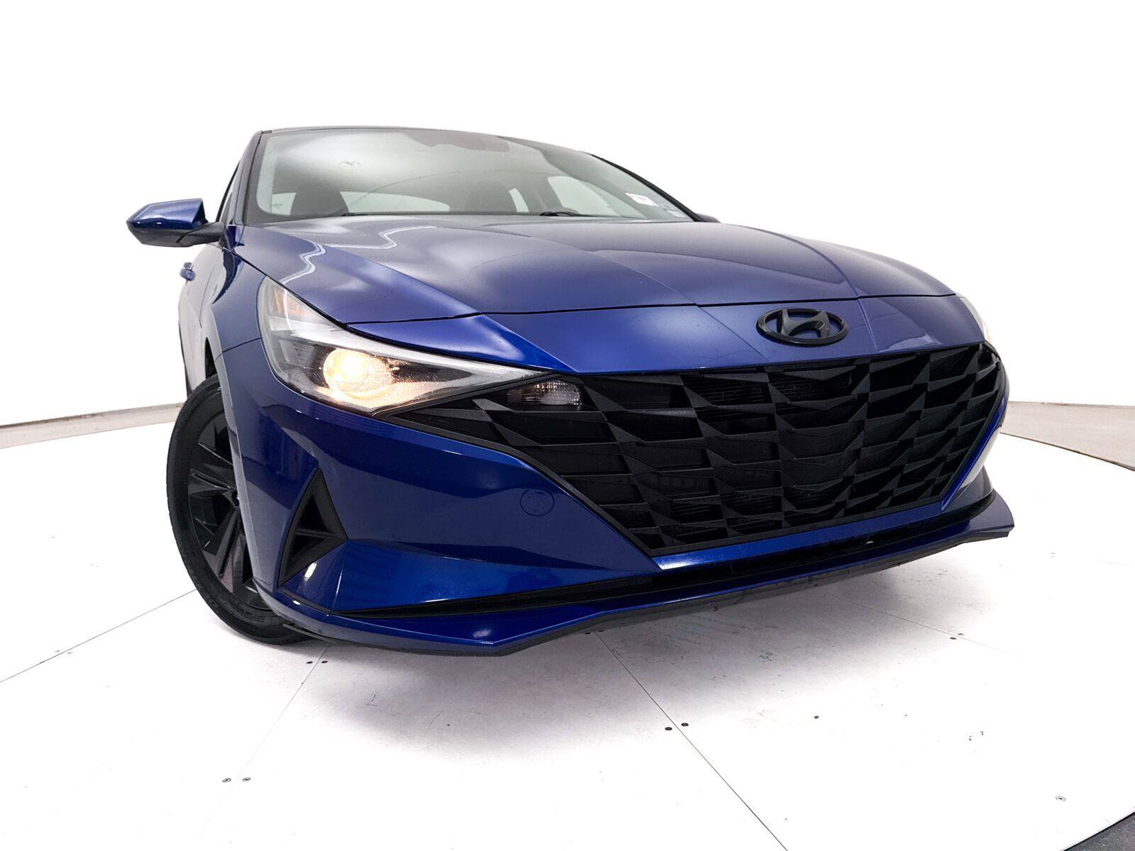 Used 2023 Hyundai Elantra SEL w/ Cargo Package FWD image 5