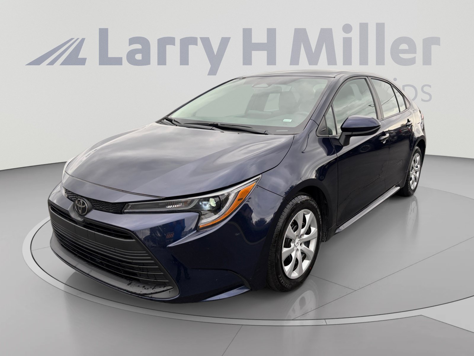 Used 2024 Toyota Corolla LE FWD image 1