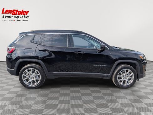 Used 2022 Jeep Compass Latitude AWD/4WD image 6