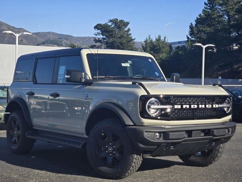 New 2025 Ford Bronco Outer Banks image 2
