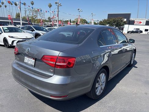 Used 2015 Volkswagen Jetta SE FWD image 4