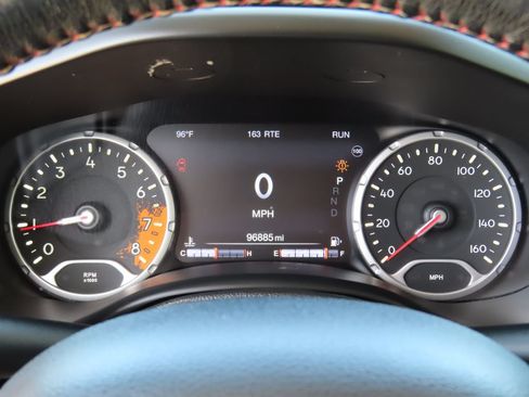 Used 2017 Jeep Renegade Trailhawk w/ Premium Trailhawk Package AWD/4WD image 20