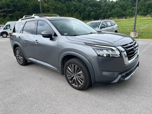 Used 2022 Nissan Pathfinder SL w/ SL Premium Package FWD image 2