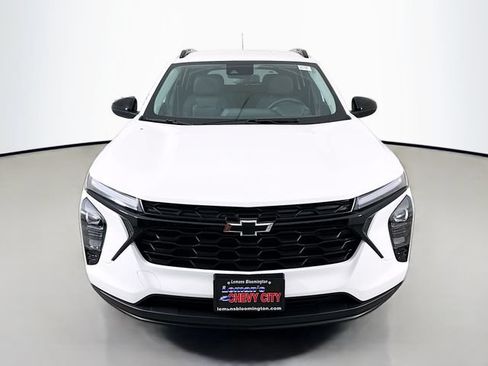 New 2026 Chevrolet Trax LT w/ Driver Confidence Package FWD image 2