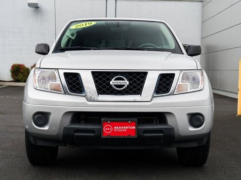 Used 2019 Nissan Frontier SV image 2