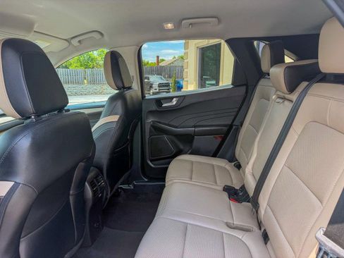 Used 2022 Ford Escape SEL FWD image 6