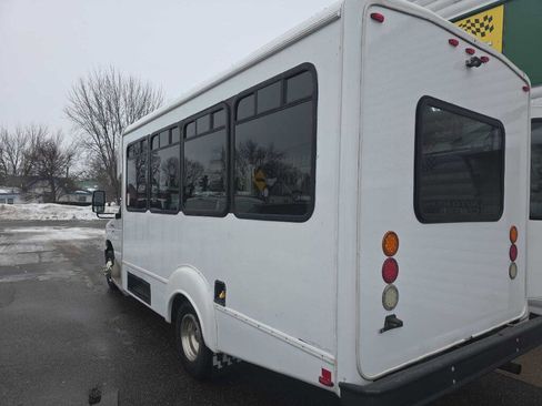 Used 2016 Ford E-350 and Econoline 350 Super Duty image 2