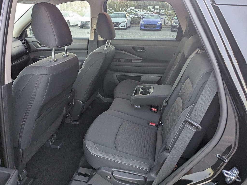 Used 2025 Nissan Pathfinder SV FWD image 16