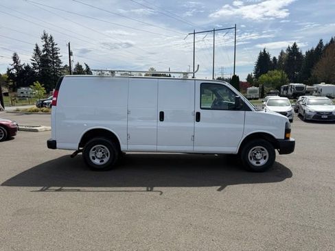 Used 2021 Chevrolet Express 2500 w/ Driver Convenience Package RWD image 4