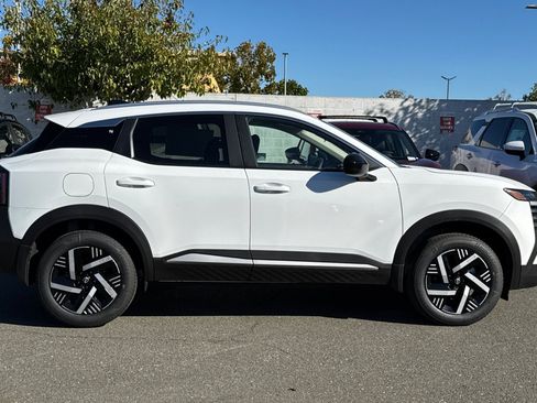 New 2026 Nissan Kicks SV w/ SV Premium Package image 3