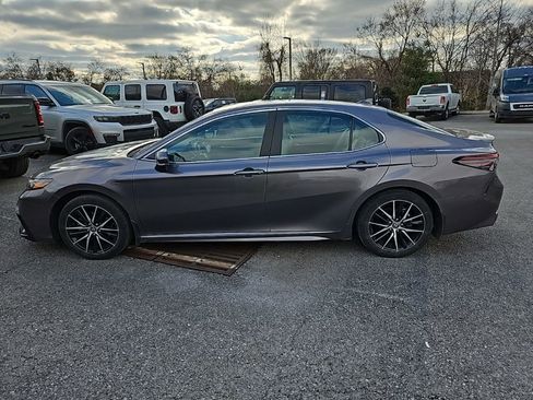 Used 2024 Toyota Camry SE image 4