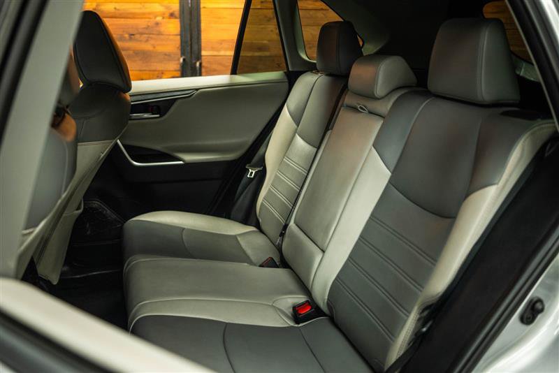 Used 2019 Toyota RAV4 Limited w/ Carpet Mat Package FWD image 11
