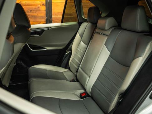 Used 2019 Toyota RAV4 Limited w/ Carpet Mat Package FWD image 11