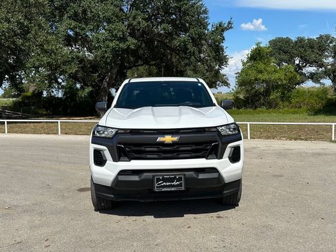 Used 2023 Chevrolet Colorado LT RWD image 2
