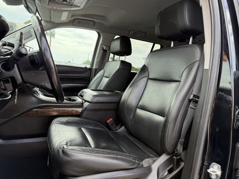 Used 2020 Chevrolet Suburban LT image 8