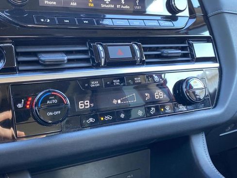 Used 2022 Nissan Pathfinder SL w/ SL Premium Package image 21