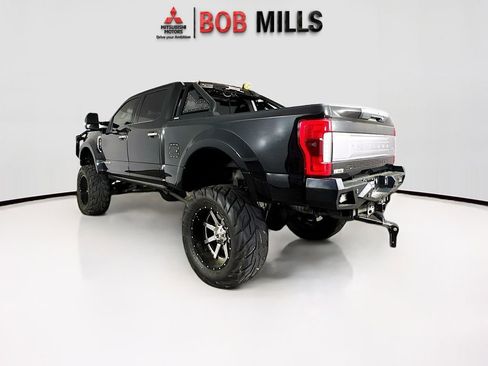 Used 2017 Ford F250 Platinum w/ Platinum Ultimate Package AWD/4WD image 5