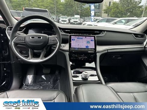 Used 2023 Jeep Grand Cherokee Limited AWD/4WD image 17