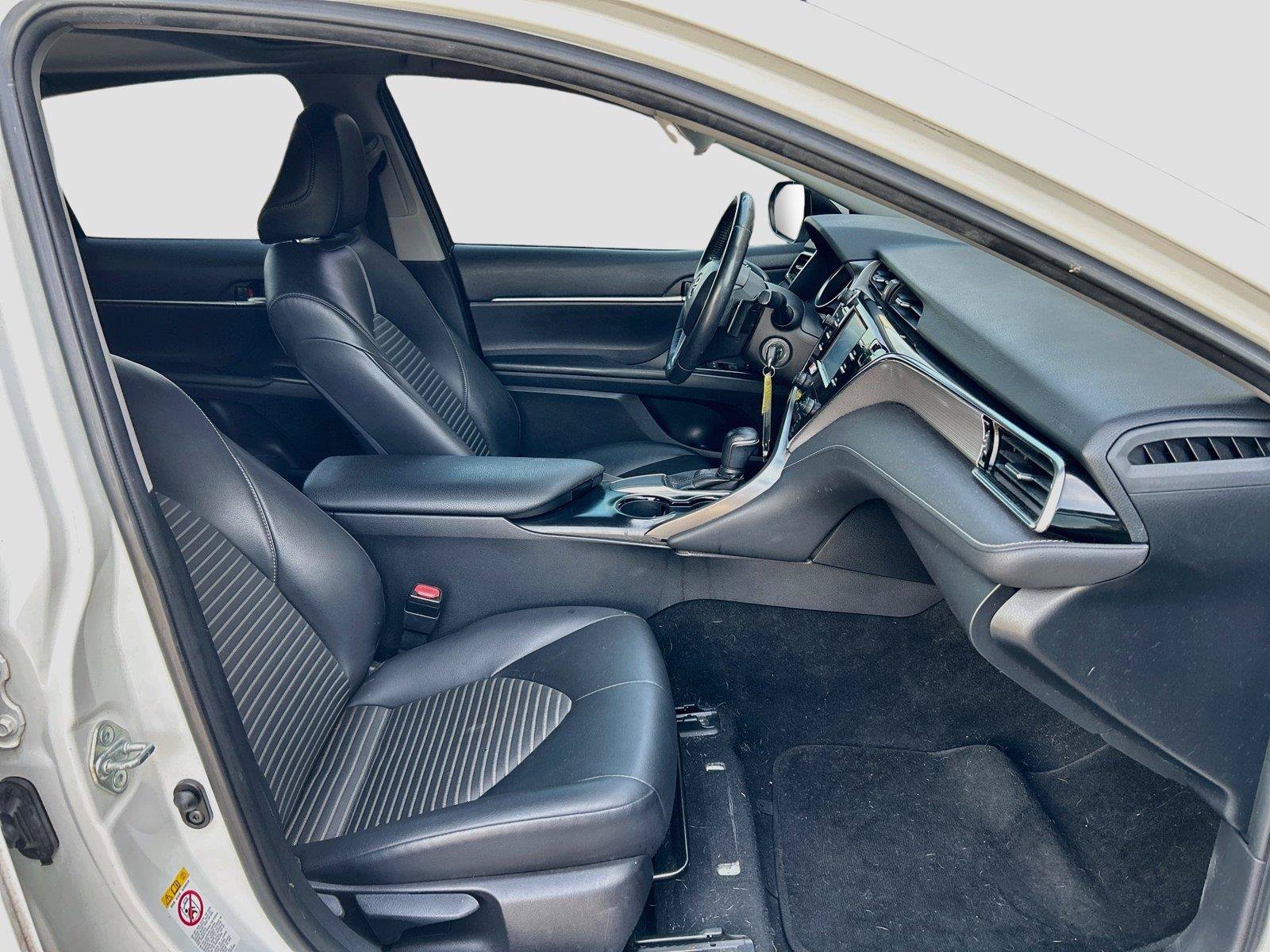 Used 2018 Toyota Camry SE w/ Moonroof Package FWD image 16