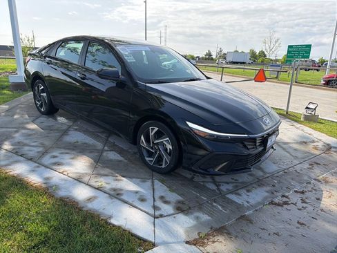 New 2025 Hyundai Elantra SEL FWD image 7