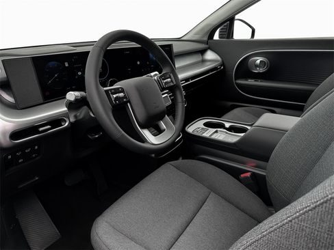 New 2026 Hyundai Ioniq 9 SE image 9