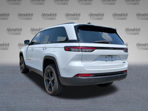 Used 2025 Jeep Grand Cherokee Limited w/ Luxury Tech Group II RWD image 9