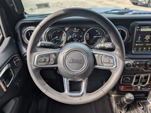 Used 2023 Jeep Wrangler Unlimited Rubicon 4xe AWD/4WD image 23