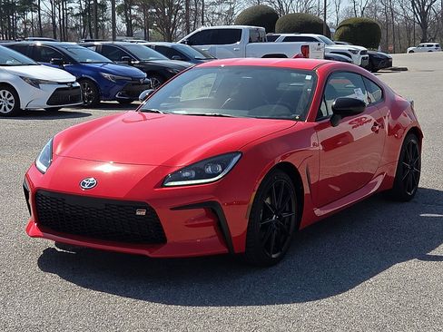 New 2026 Toyota GR86 Premium RWD image 2
