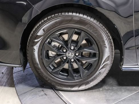 Used 2023 Toyota Sienna XLE FWD image 10
