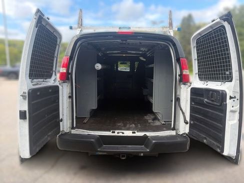 Used 2017 Chevrolet Express 2500 RWD image 11
