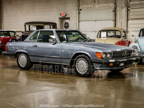 Used 1986 Mercedes-Benz 560 SL image 3