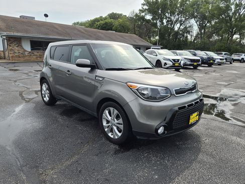 Used 2016 Kia Soul + FWD image 2