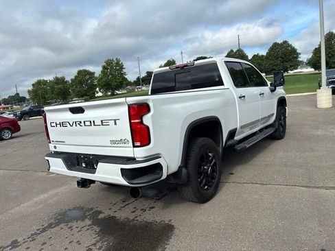 Used 2024 Chevrolet Silverado 3500 High Country w/ High Country Premium Package AWD/4WD image 9