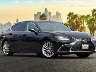 Used 2019 Lexus ES 300h w/ Accessory Package 2 video 2