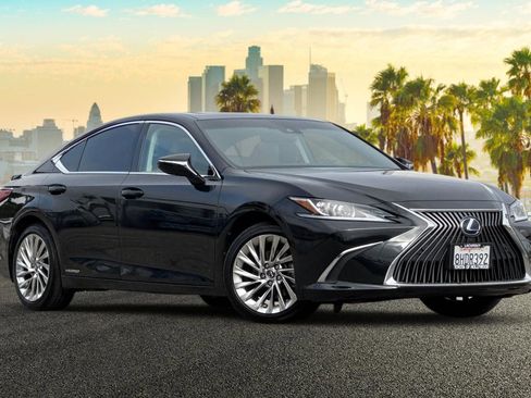 Used 2019 Lexus ES 300h w/ Accessory Package 2 image 2